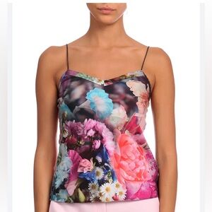 ❤️Gorgeous always fabulous Ted Baker floral cami with adjustable straps.